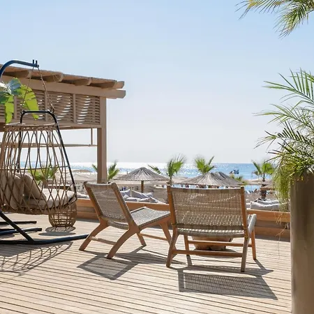 Liu Hotell Side