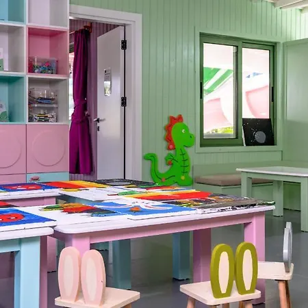 Liu Hotel Side