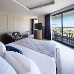 Liu 5* Side